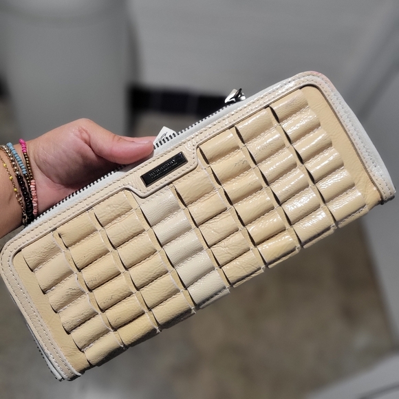 Burberry Handbags - Burberry RARE Leather calf  Beige Woven Wallet clutch